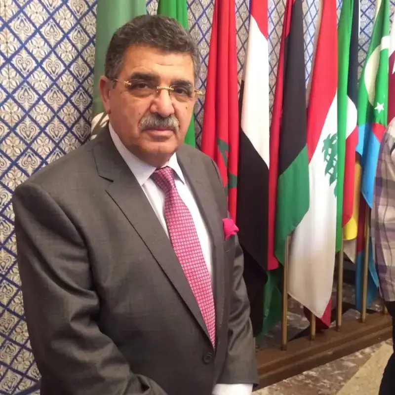 صورة اللواء الدكتور المهندس عادل الجمل